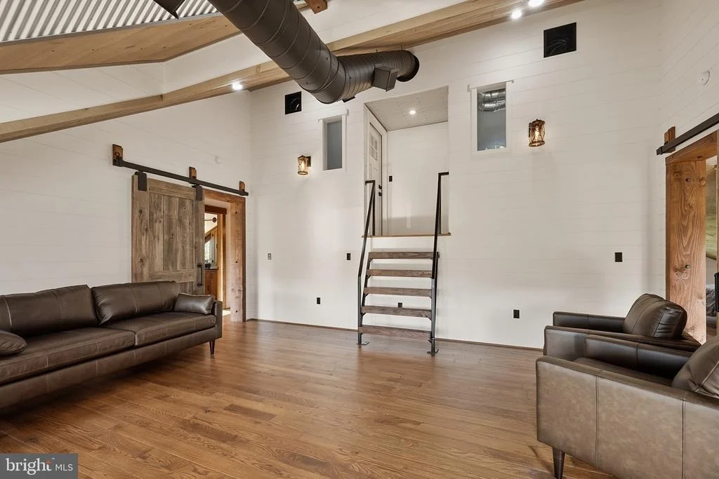 Photo of 415 NAZELROD ROAD