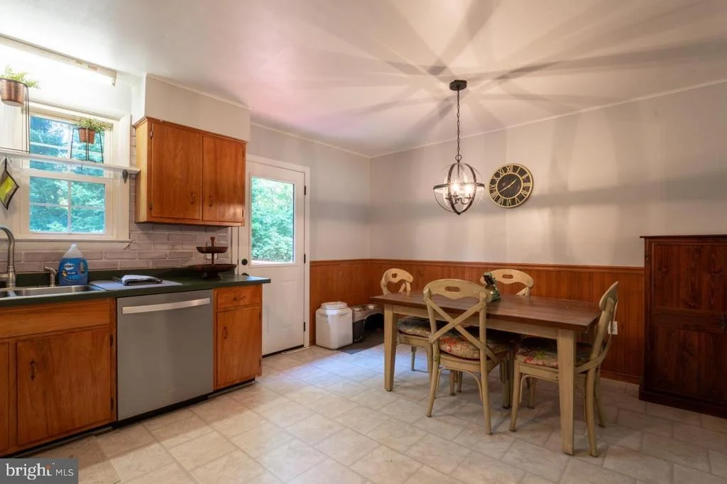 Photo of 2125 OAK ROAD
