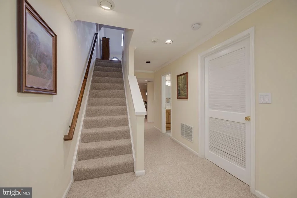 Photo of 6929 SPANKER DRIVE