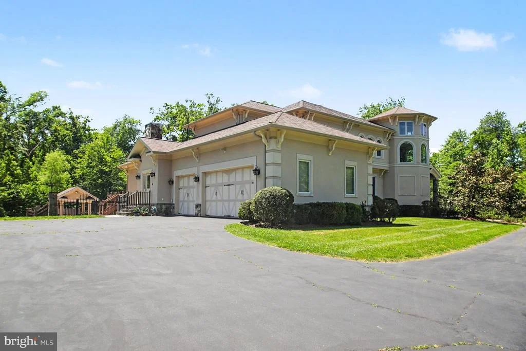 Photo of 5985 SAINT CATHERINES LANE