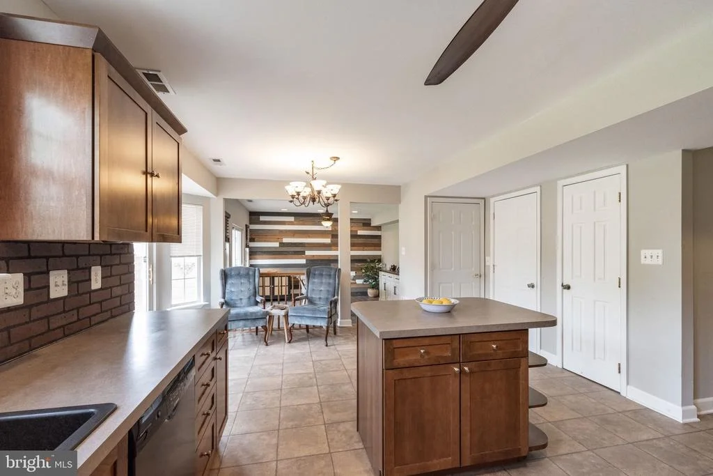 Photo of 8135 HIGHPOINT ROAD