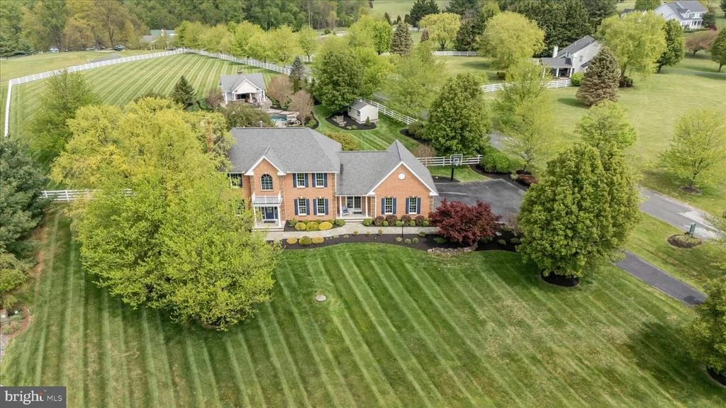 Photo of 6170 CHALLEDON CIRCLE