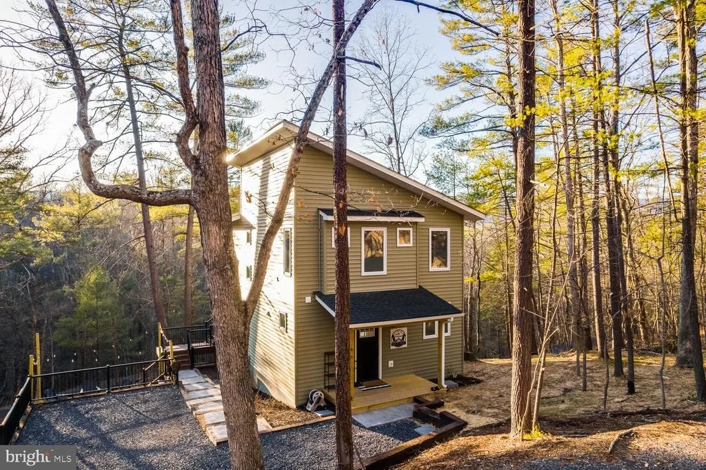 Photo of 1355 GREENVIEW DRIVE