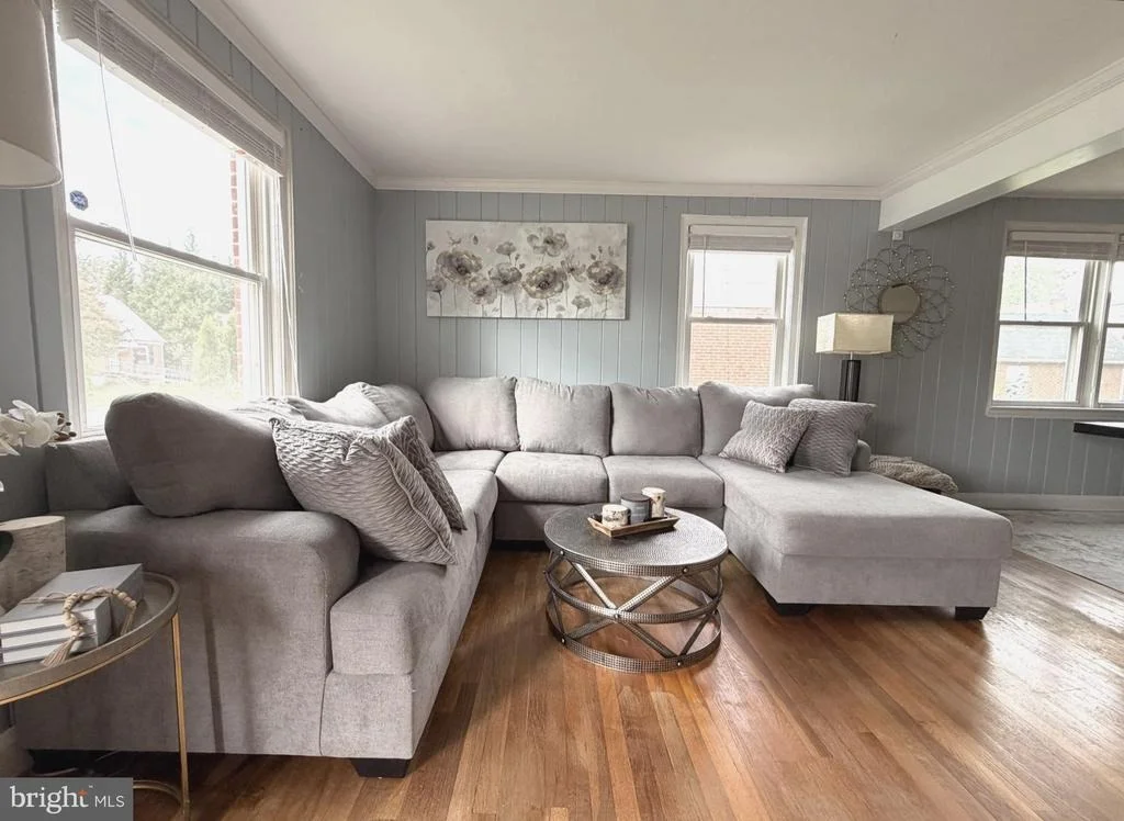 Photo of 6011 EASTERN PARKWAY
