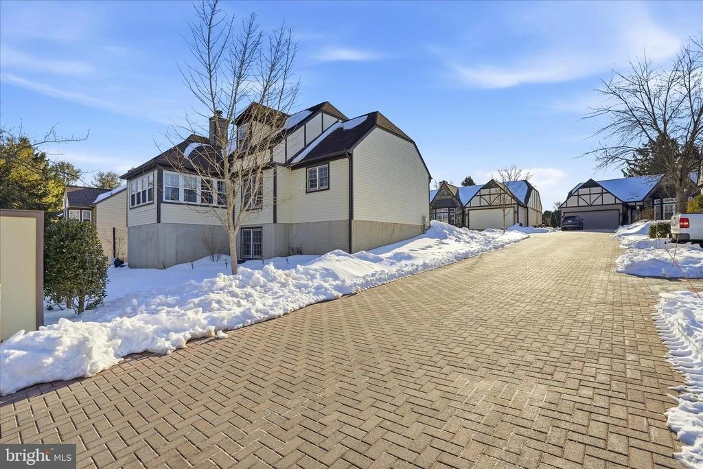 Photo of 2379 BEAR DEN ROAD