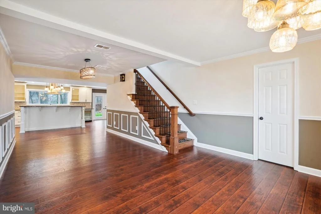 Photo of 5514 INVERCHAPEL ROAD
