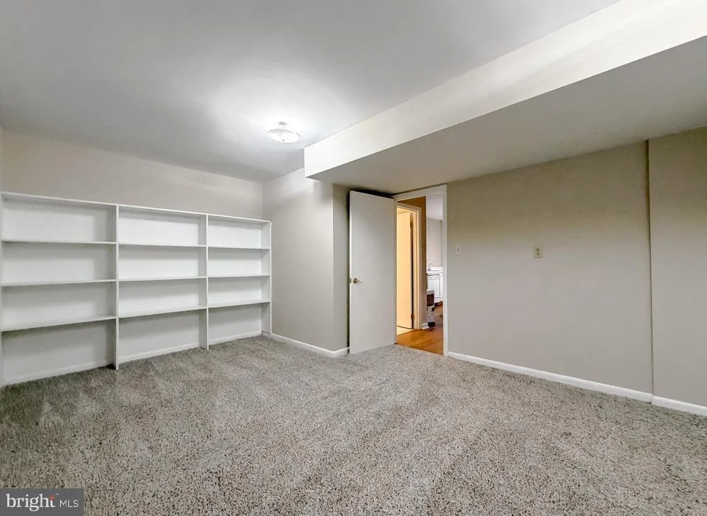 Photo of 8425 MAUSEN LANE