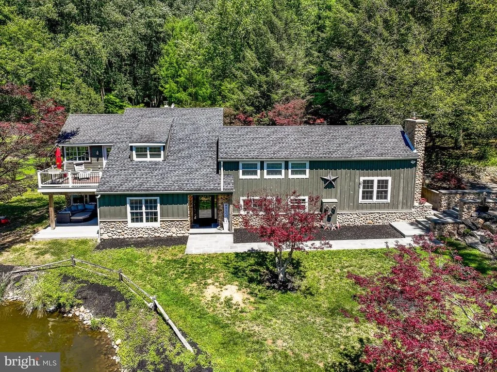 Photo of 2310 PUTNAM ROAD