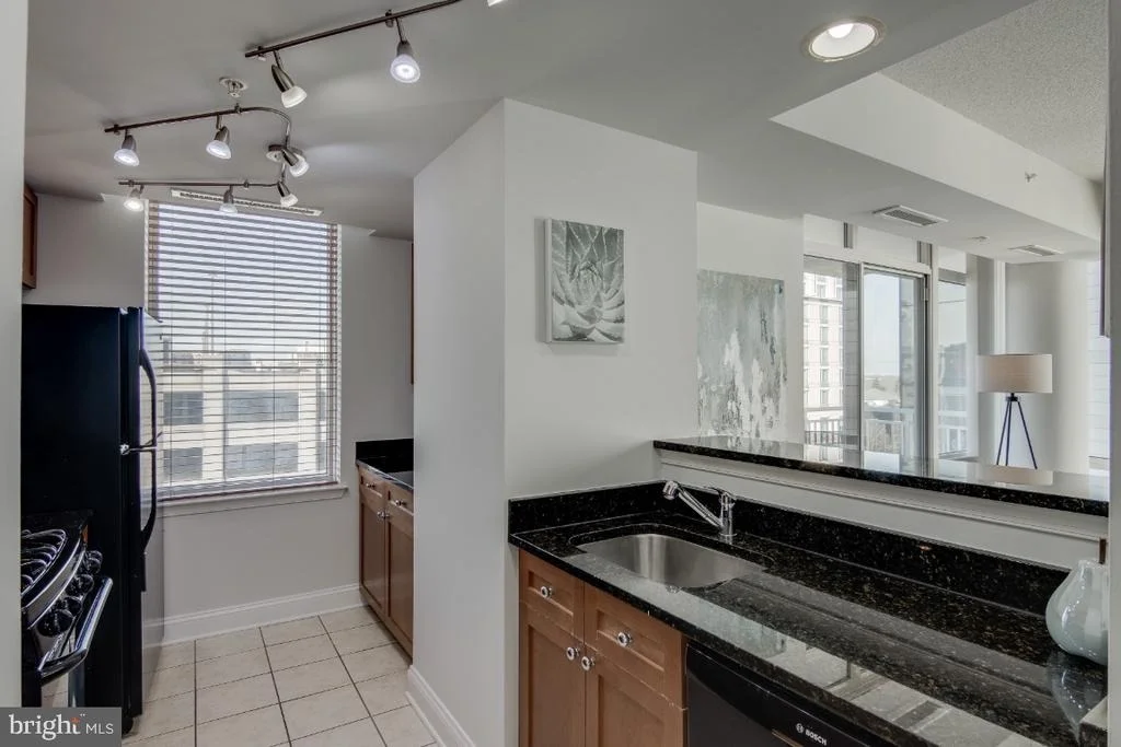 Photo of Unit 709 at 930 WAYNE AVENUE