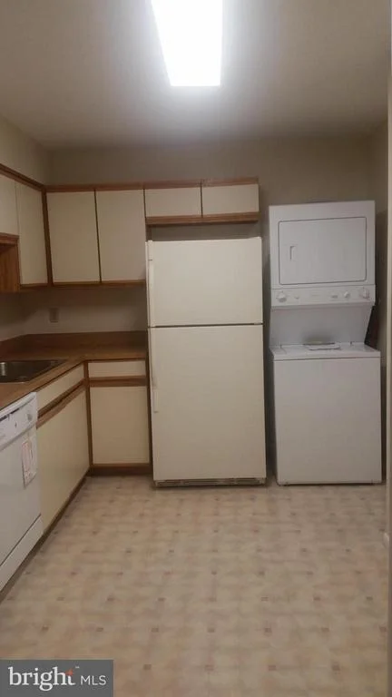 Photo of Unit 4416 at 15100 INTERLACHEN DRIVE