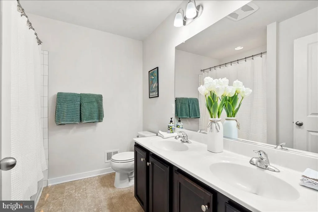 Photo of 1010 SAXTON DRIVE