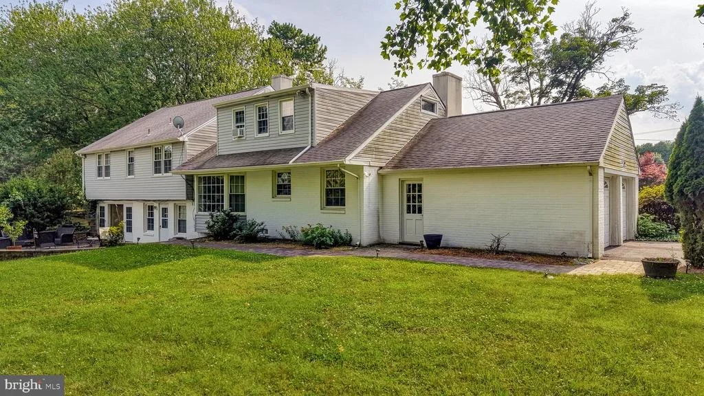Photo of 102 MERIDEN DRIVE