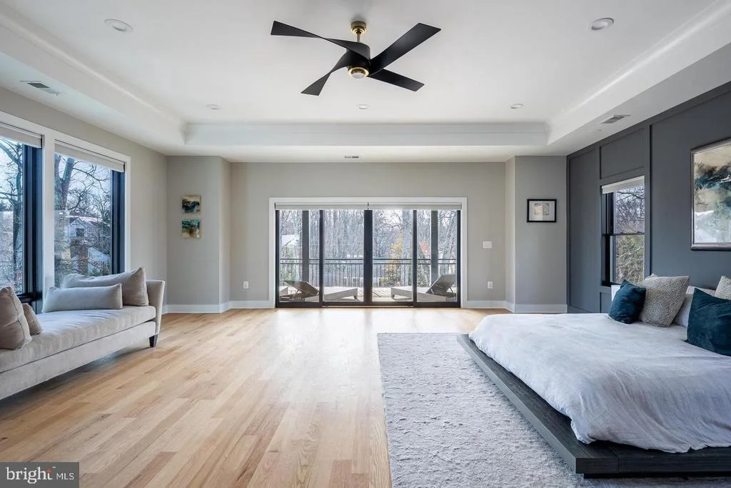 Photo of 6884 CHURCHILL ROAD