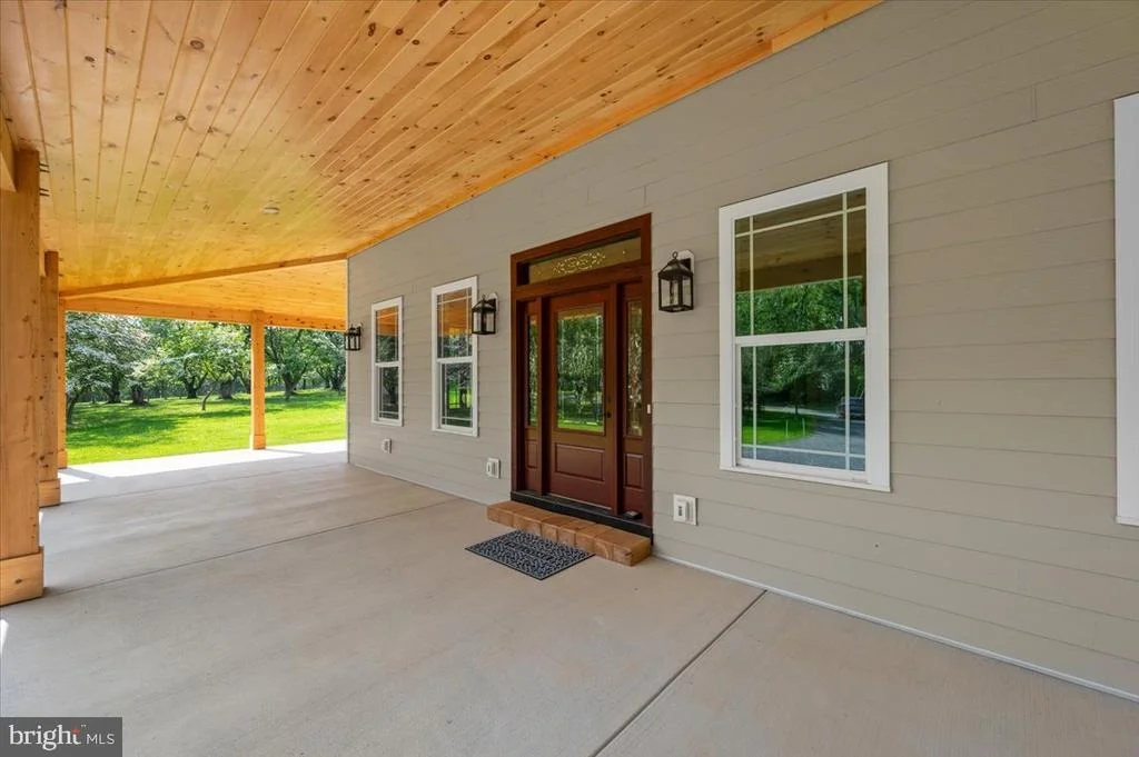 Photo of 460 SHADE TREE LANE