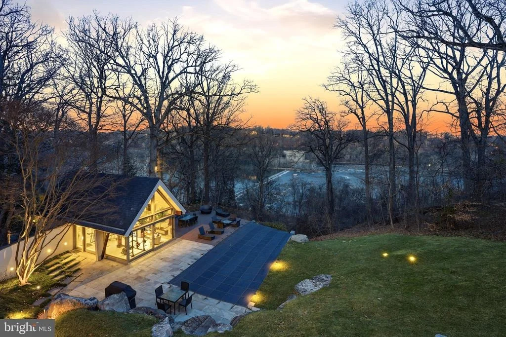Photo of 1100 CREST LANE