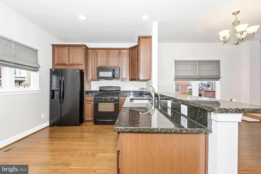Photo of 40 6TH STREET W