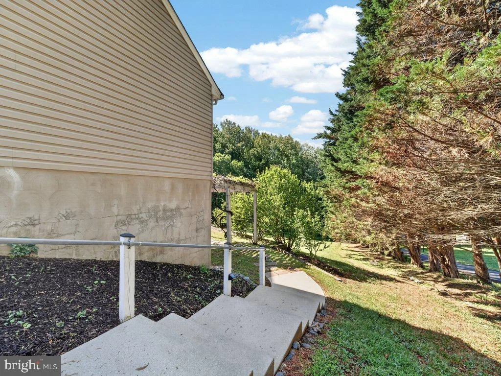 Photo of 9290 BAKER STREET