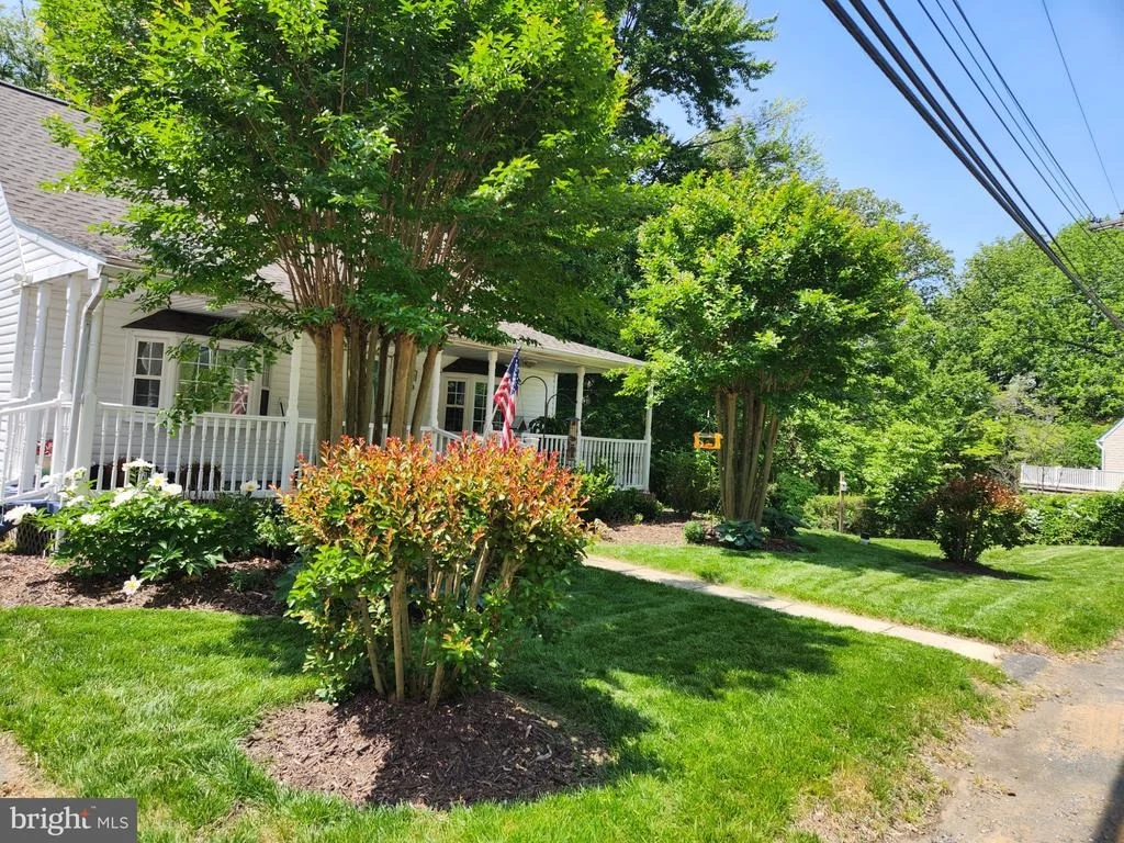 Photo of 829 CLIFTON AVENUE