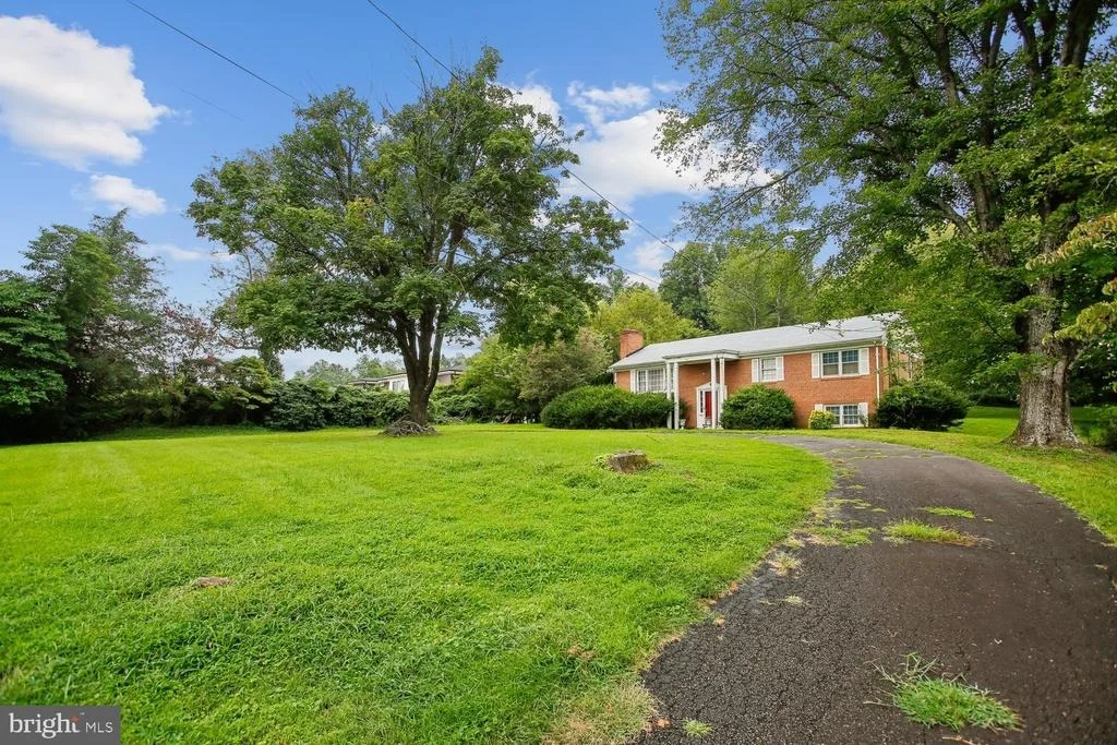 Photo of 2810 HILL ROAD