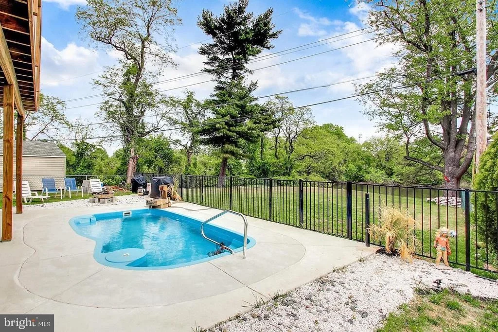 Photo of 3145 BAYBRIAR ROAD
