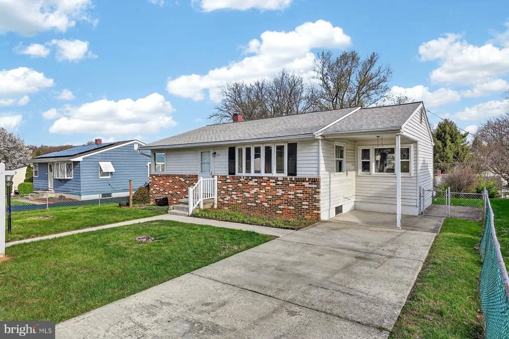 Photo of 804 BENTWILLOW DRIVE