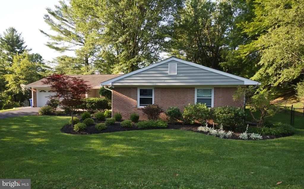 Photo of 14001 BETHPAGE LANE