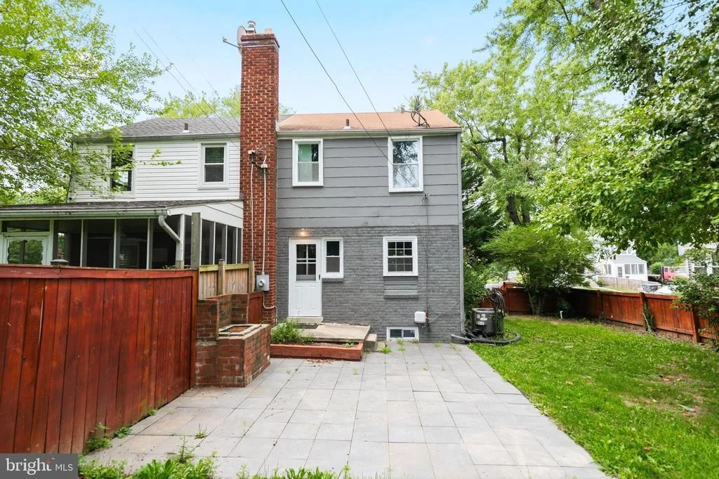 Photo of 5933 WILLIAMSBURG ROAD