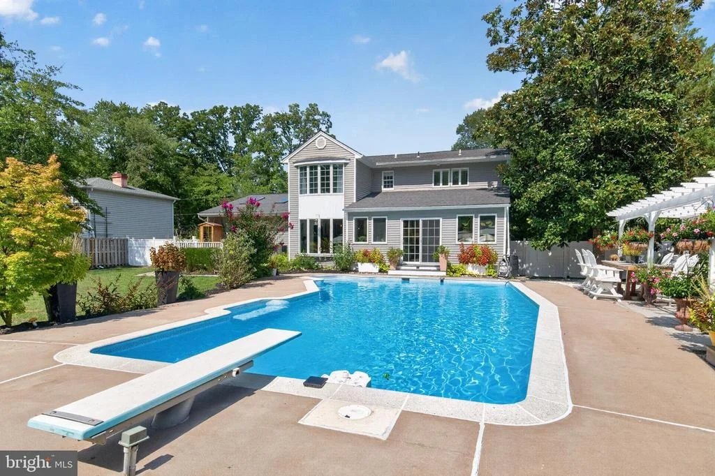 Photo of 1610 RIDOUT ROAD