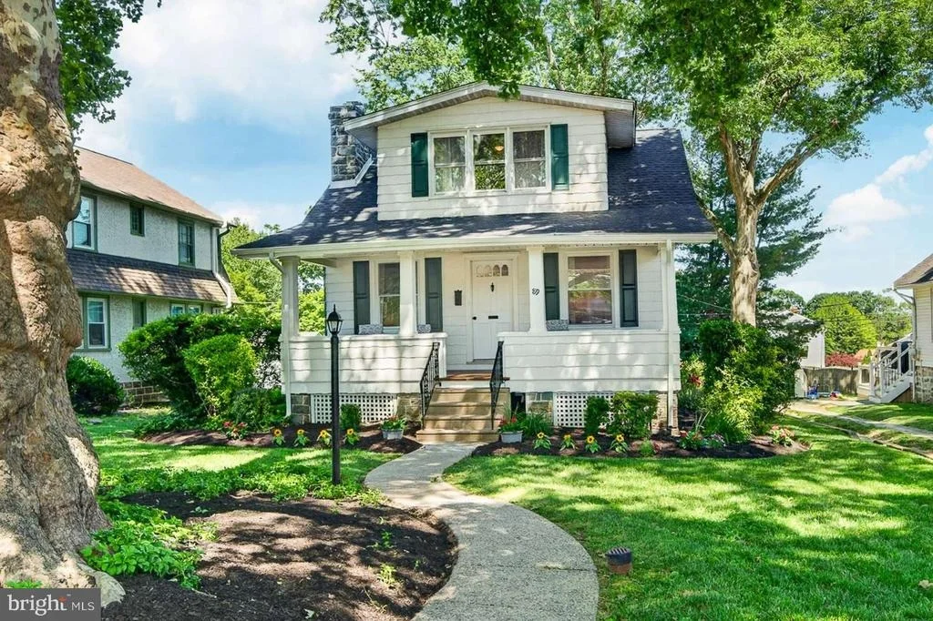 Photo of 89 SAXER AVENUE
