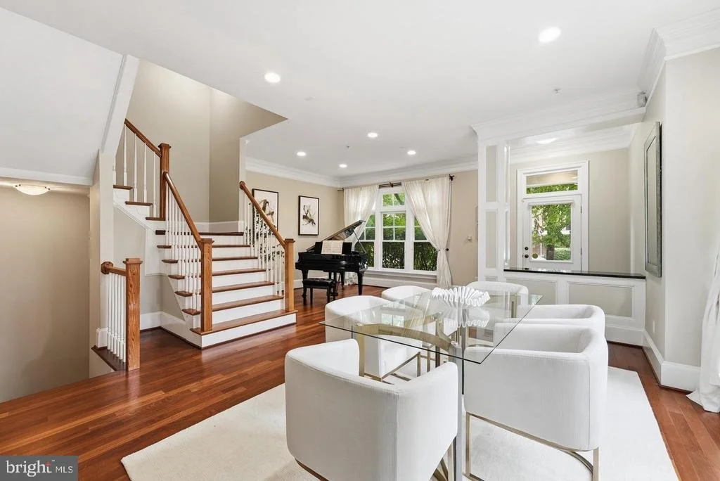 Photo of 4462 MACARTHUR BOULEVARD NW
