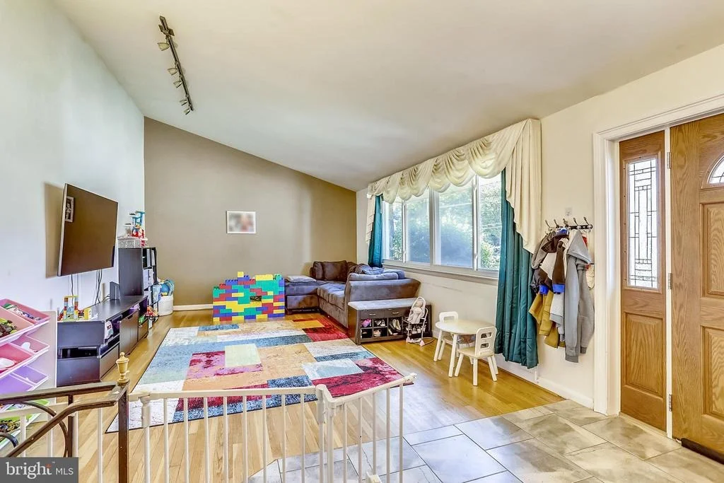 Photo of 816 HILLSBORO DRIVE