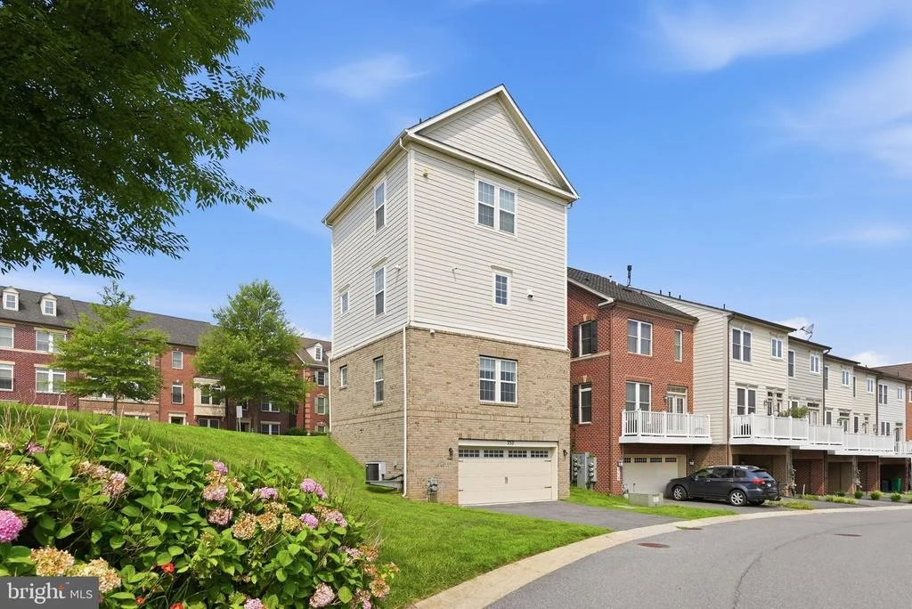 Photo of 232 PARKVIEW AVENUE