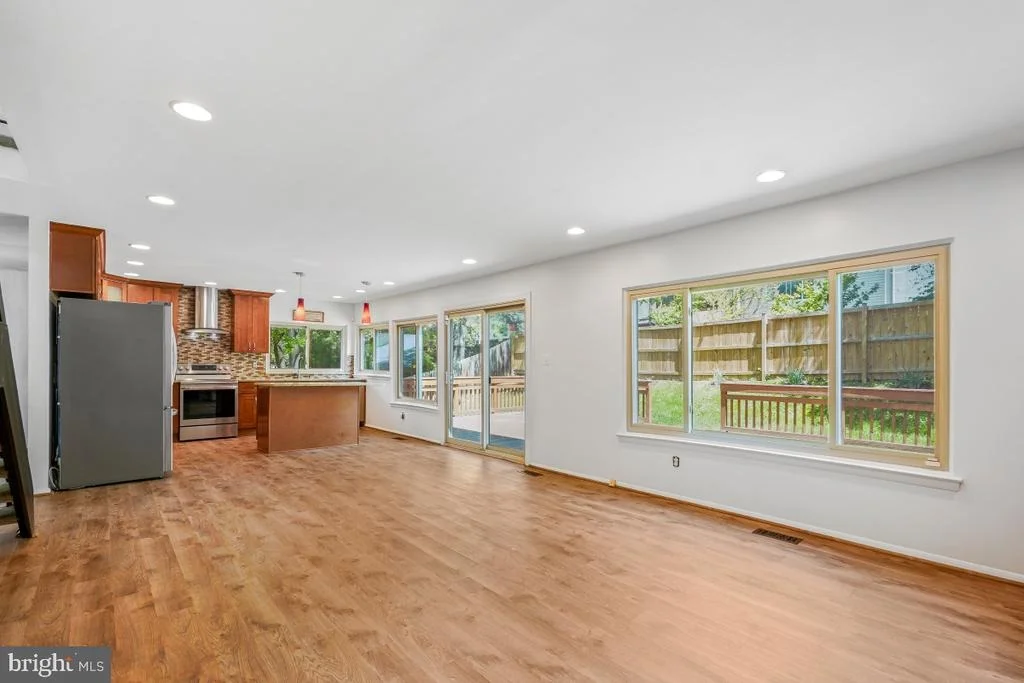 Photo of 19005 HARKNESS LANE