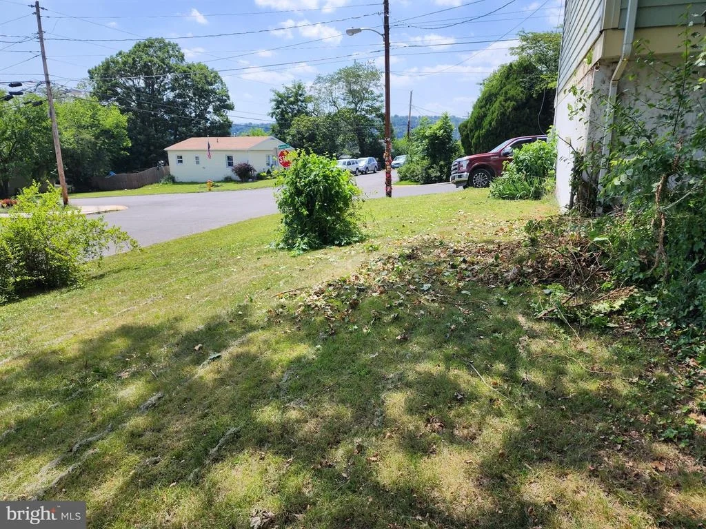Photo of 44 MEMORIAL AVENUE