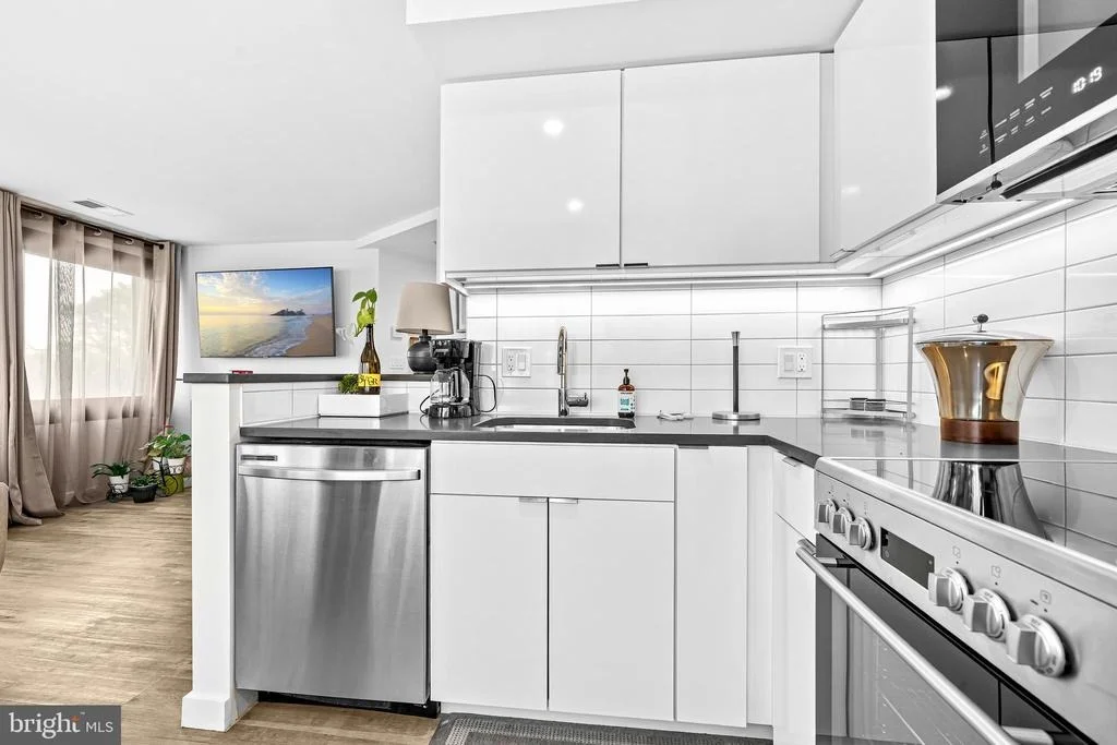 Photo of Unit 403 at 700 ROEDER ROAD