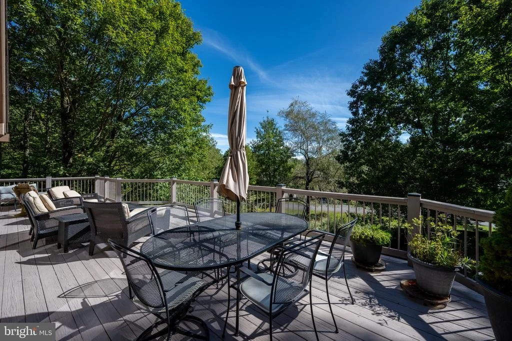 Photo of 431 MOUNTAINTOP ROAD