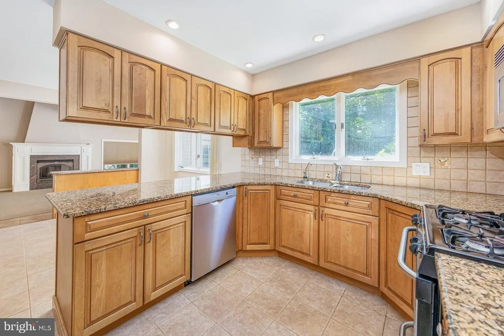 Photo of 73 COLONIAL TERR