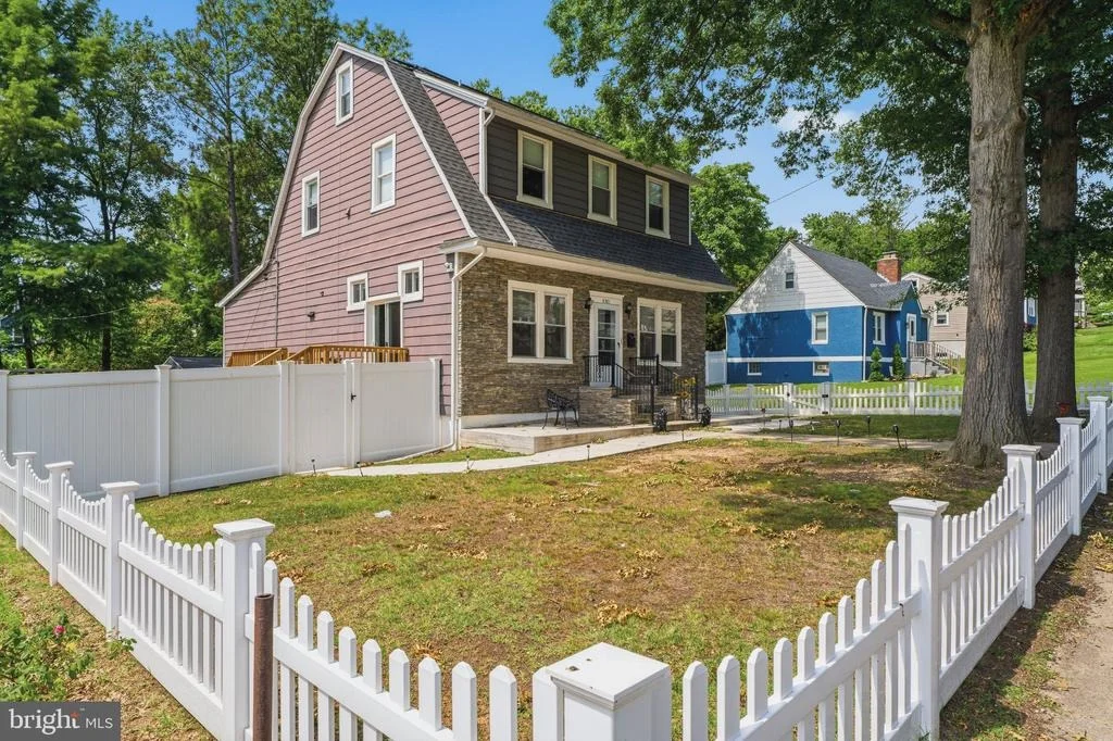 Photo of 4501 FOREST VIEW AVENUE