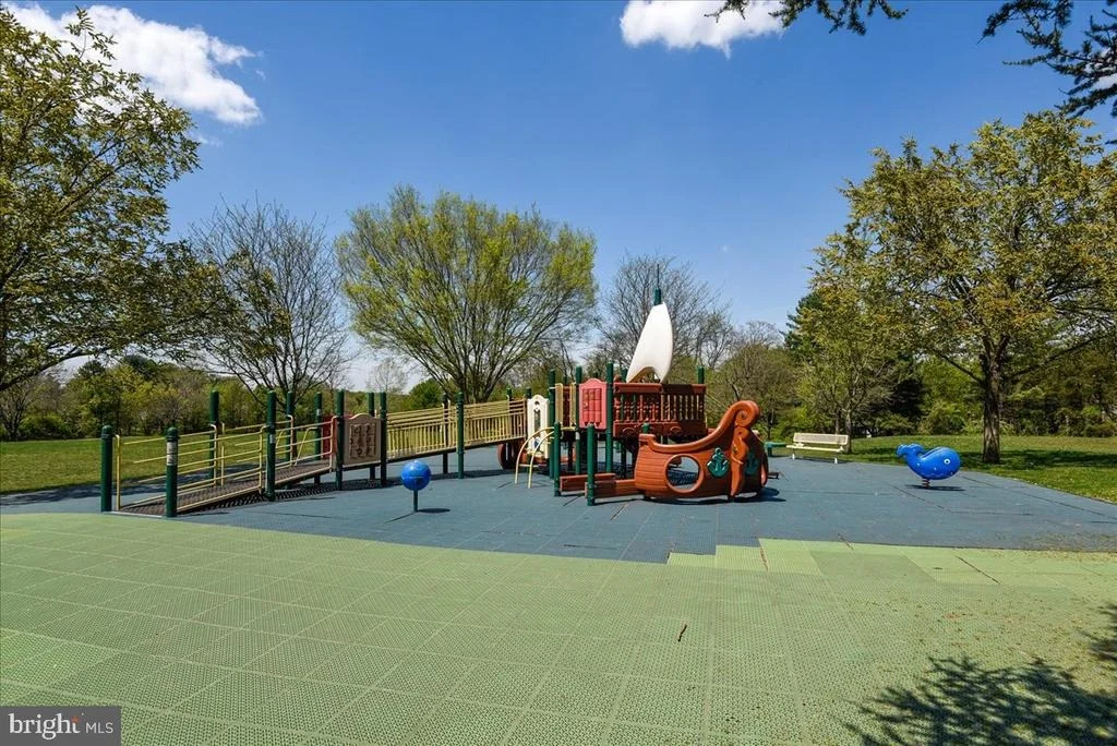 Photo of 6 CRESTVIEW COURT