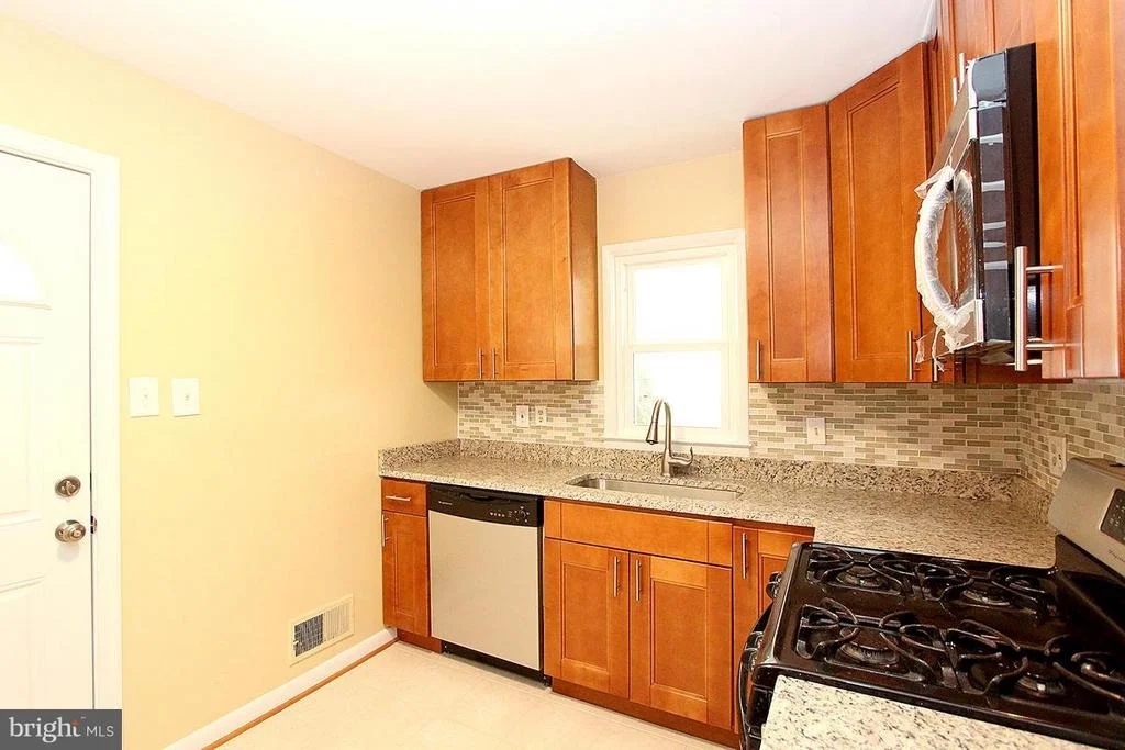 Photo of 911 WHITE WAY
