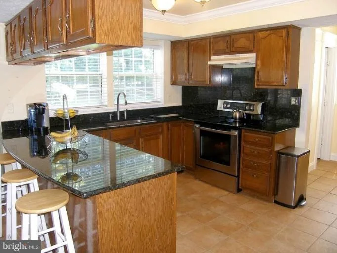 Photo of 125 BOOKHAM LANE