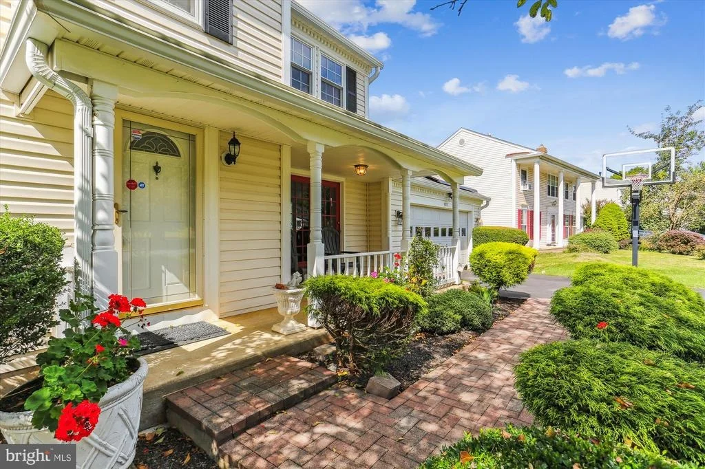 Photo of 927 POINTER RIDGE DRIVE