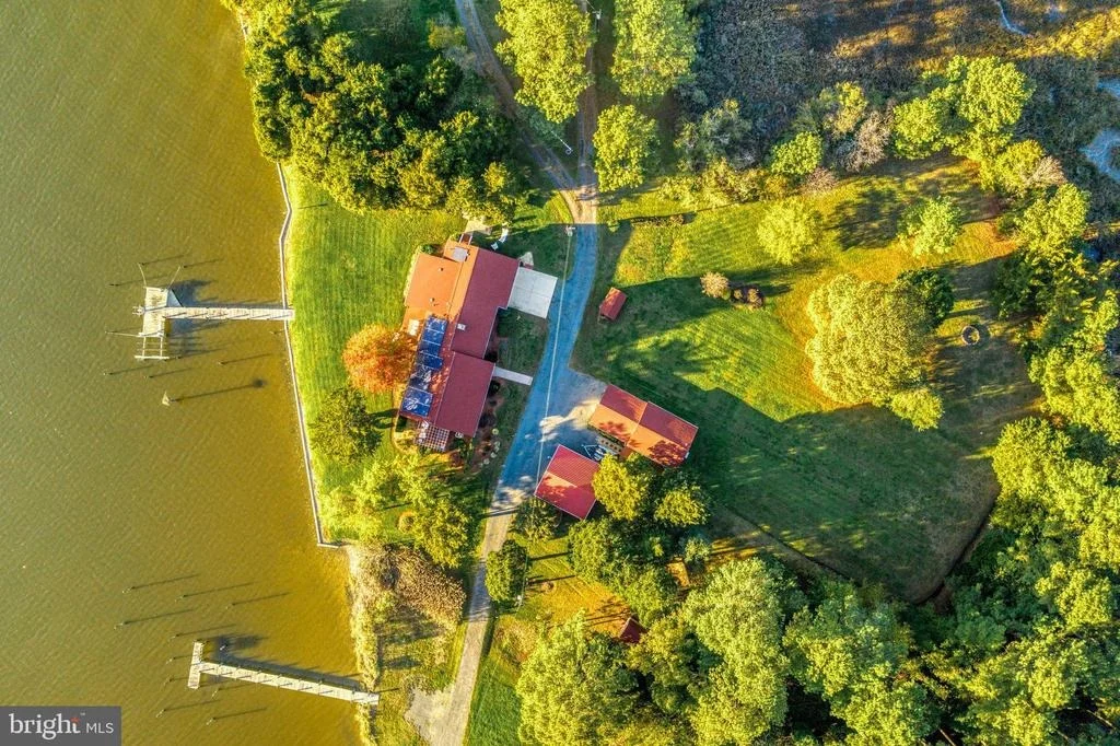 Photo of 16185 BRADBURN LANE