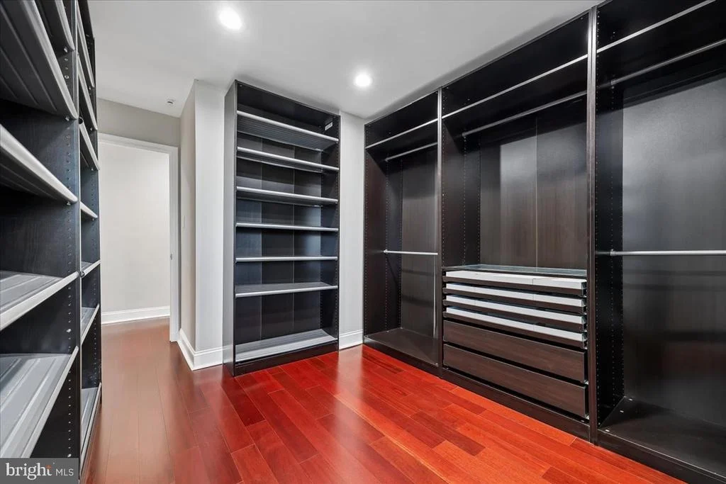 Photo of 6 CRESTVIEW COURT