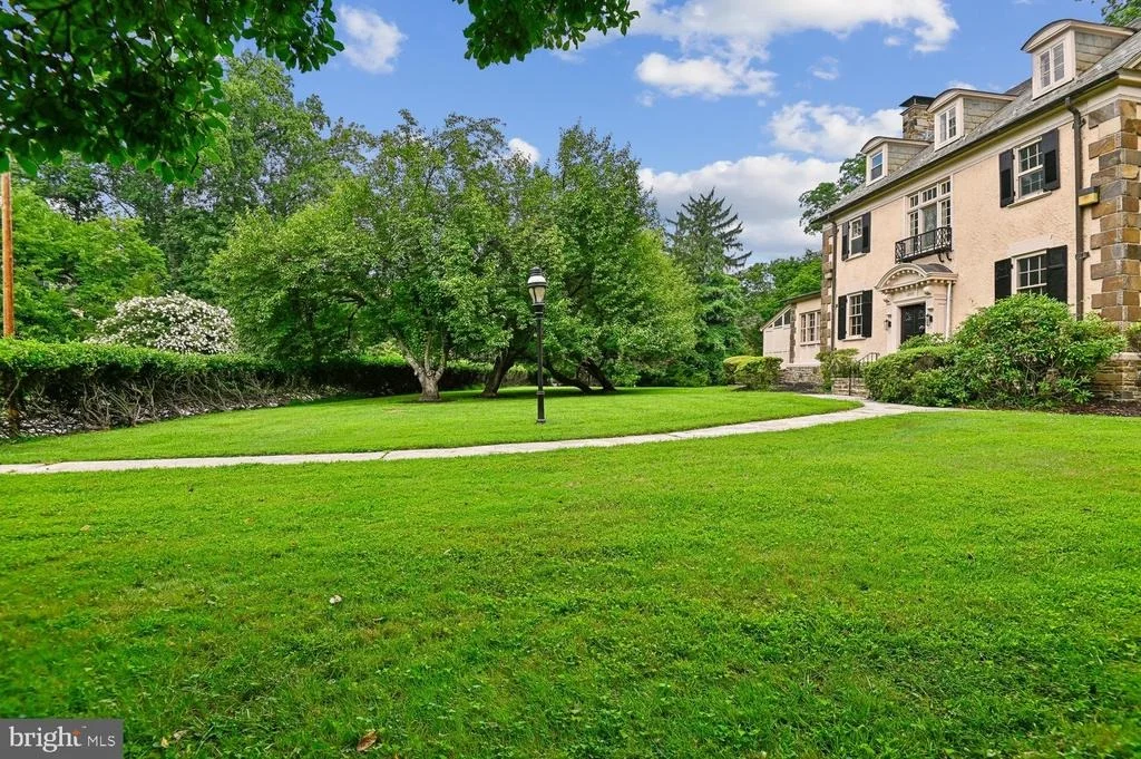 Photo of 2209 KEN OAK ROAD