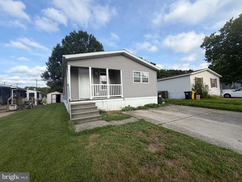 Photo of 3410 HONEYSUCKLE LANE