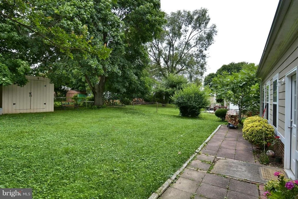 Photo of 10202 DOUGLAS AVENUE