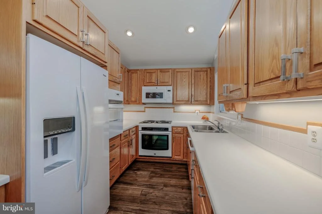 Photo of 8815 BURBANK ROAD