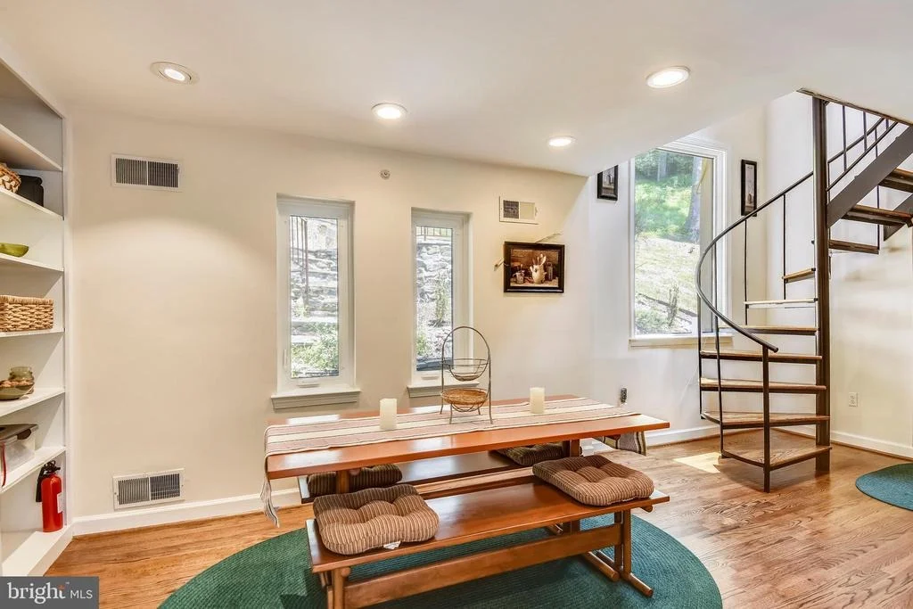 Photo of 9919 MACARTHUR BOULEVARD