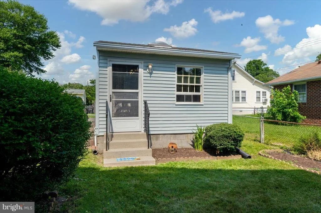 Photo of 8236 BAYSIDE ROAD